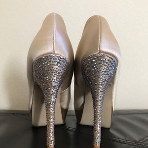 Steve Madden Wizarrd Dusty Gold Satin